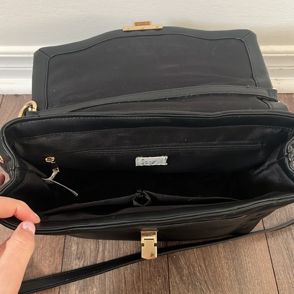 Black crossbody - Picture 2 of 2